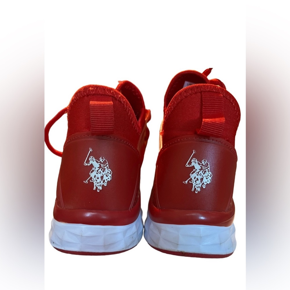 US POLO ASSN brand tennis shoes. Very gently worn. Size 7.5.